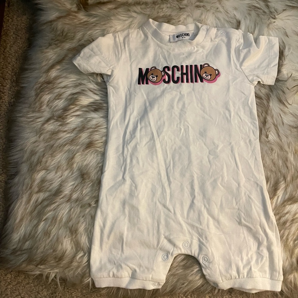 One Piece Moschino! Girls!